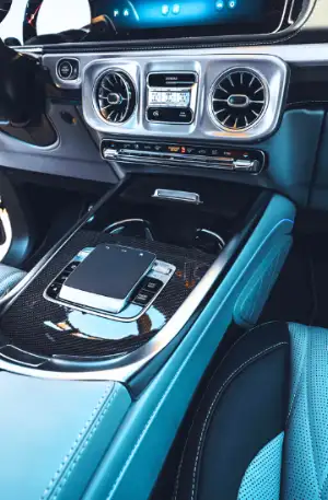 Vehicle interior with dashboard air conditioning vents
